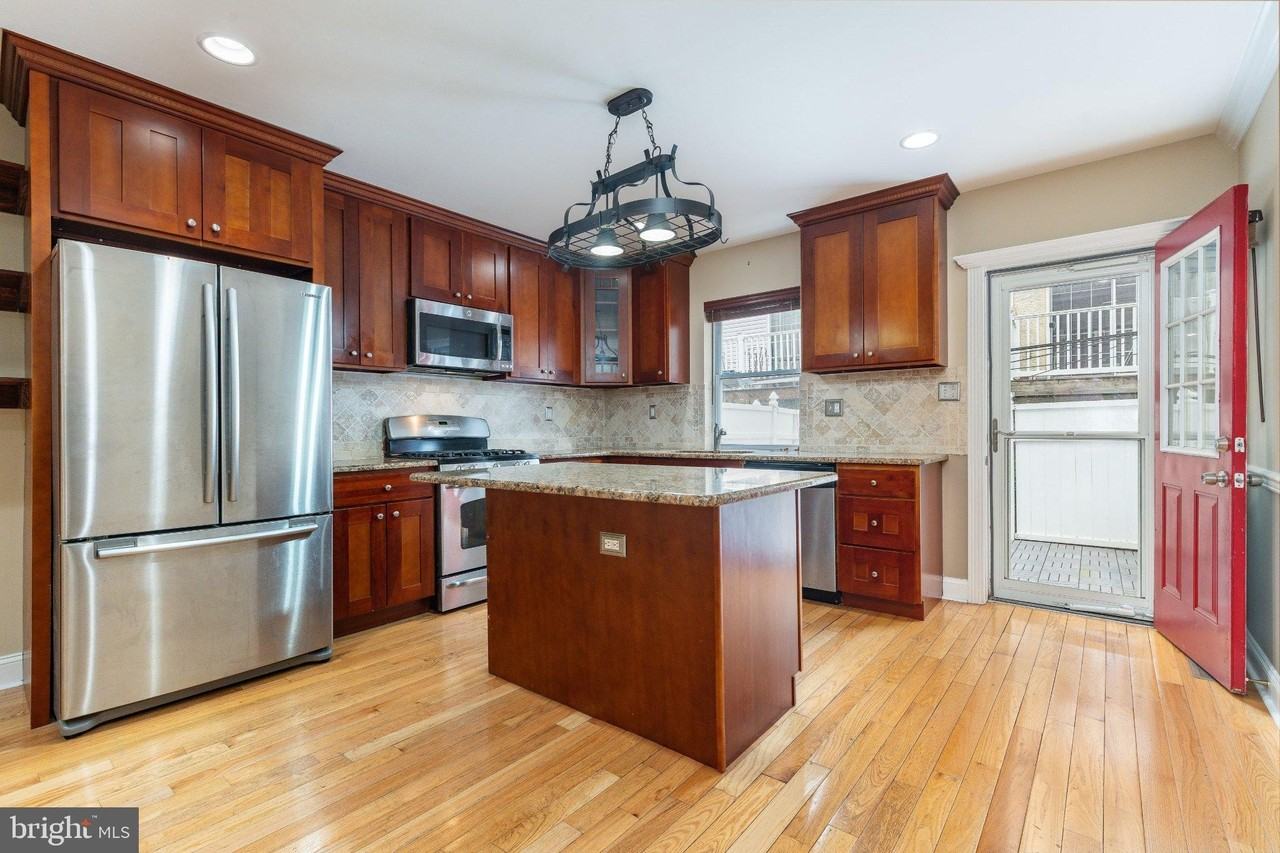 1013 S 19th St - Photo 4 of 23