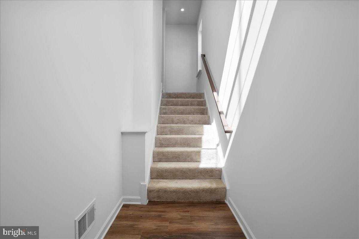 64 Stafford Pl - Photo 6 of 42