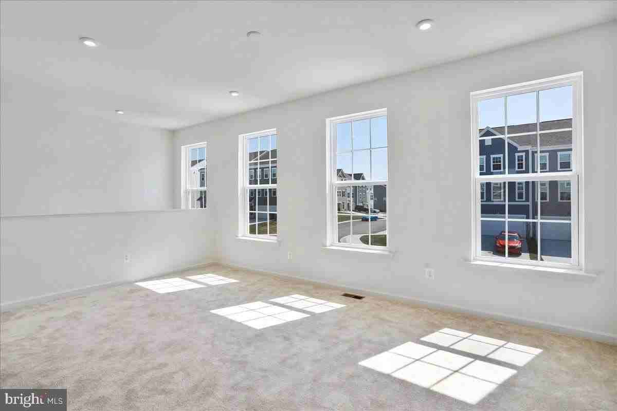 64 Stafford Pl - Photo 7 of 42