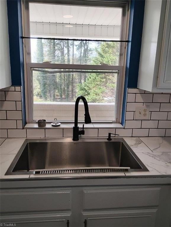713 E Lexington Rd #201 - Photo 3 of 12