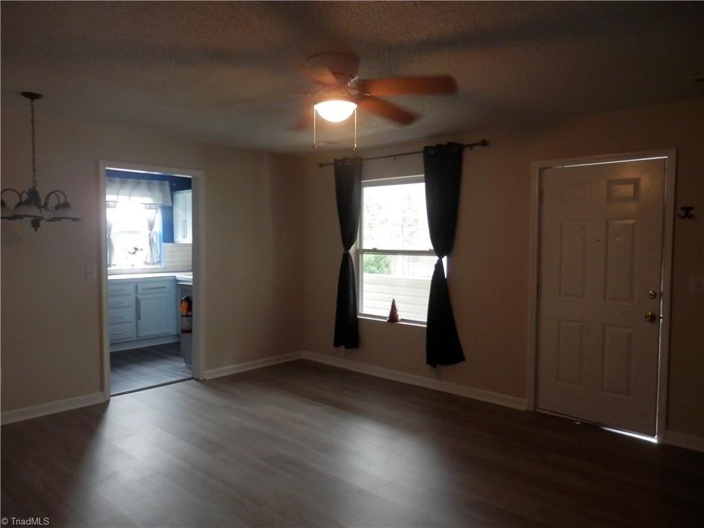 713 E Lexington Rd #202 - Photo 3 of 11
