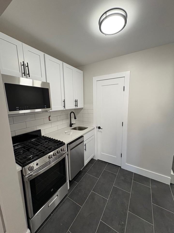117 Magnolia Ave #2RF - Photo 2 of 6