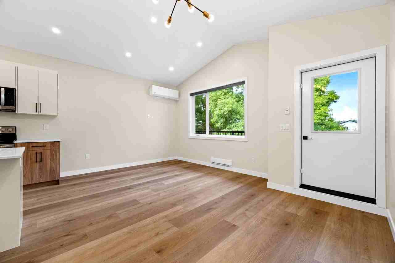 1210 Rosemount Ave - Photo 5 of 18