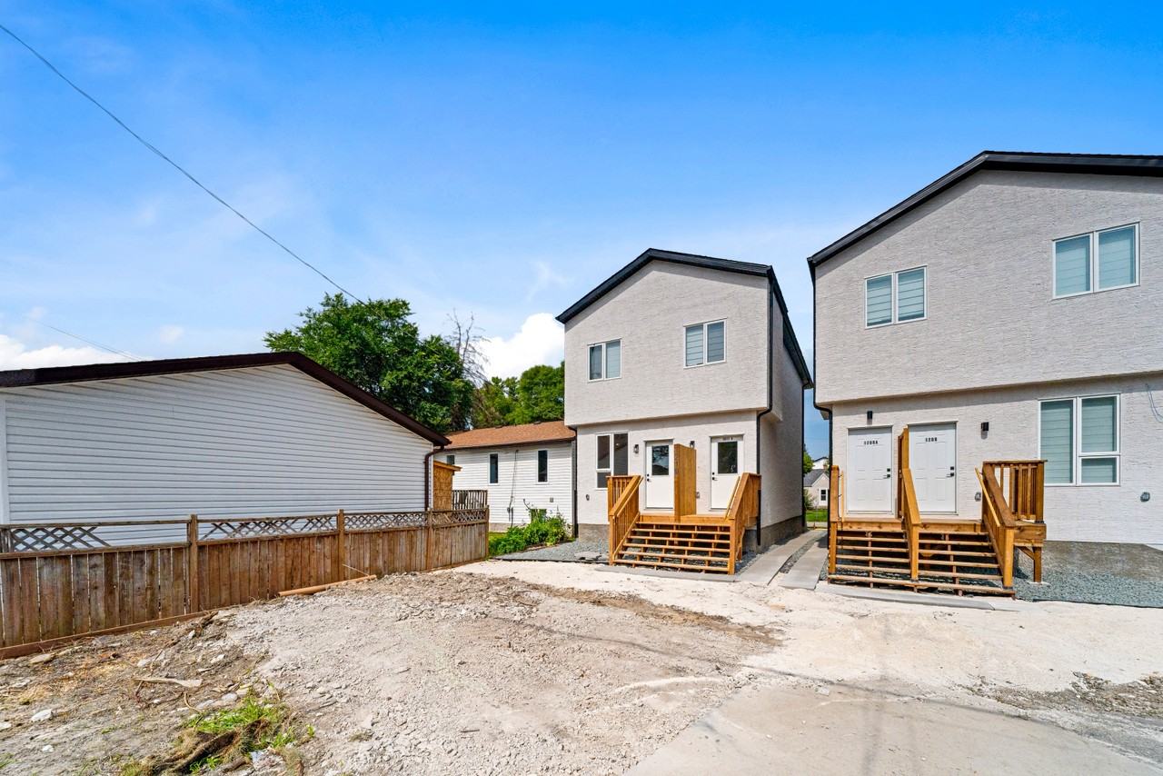 1210 Rosemount Ave - Photo 4 of 18