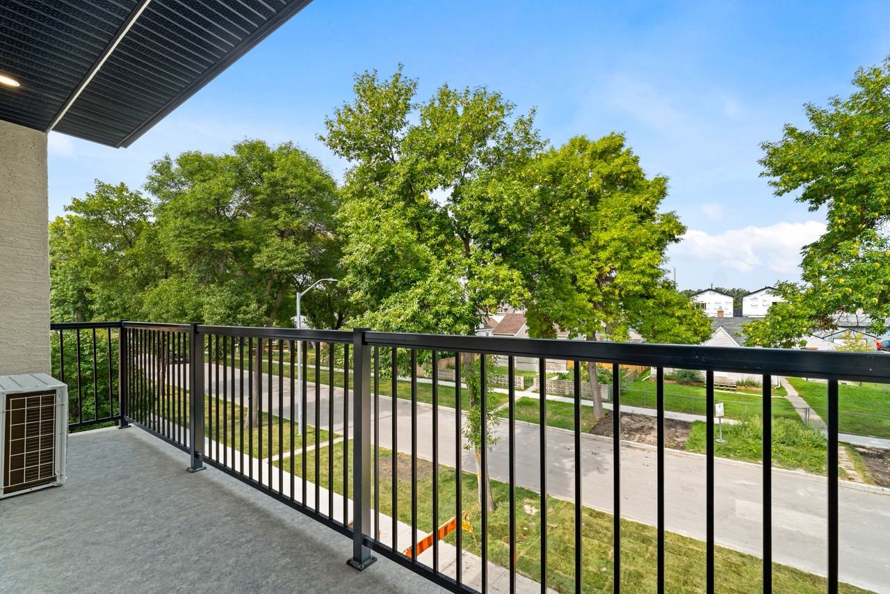 1210 Rosemount Ave - Photo 7 of 18