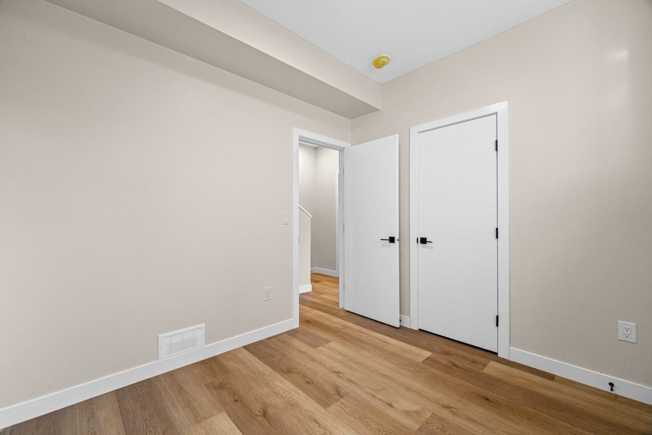 1210 Rosemount Ave - Photo 5 of 20