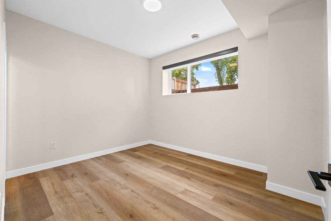 1210 Rosemount Ave - Photo 3 of 20