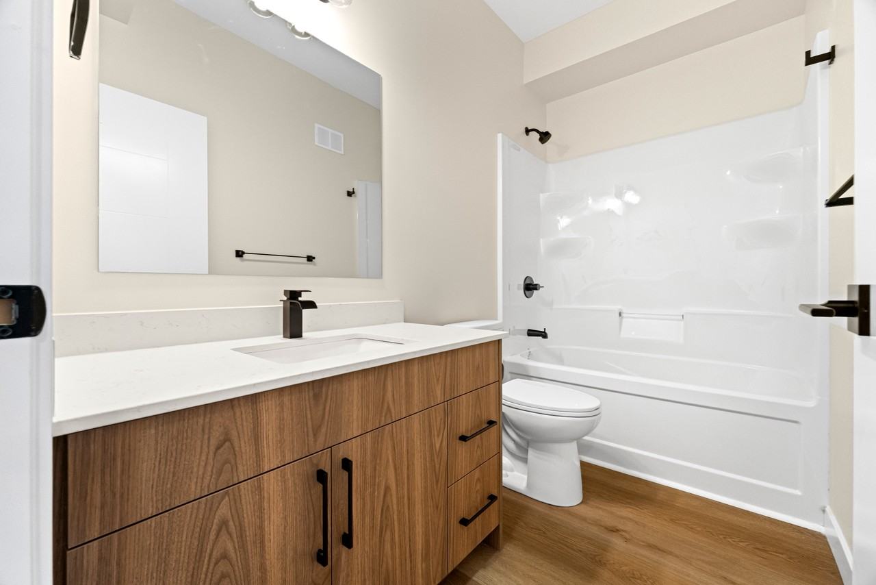 1210 Rosemount Ave - Photo 7 of 20