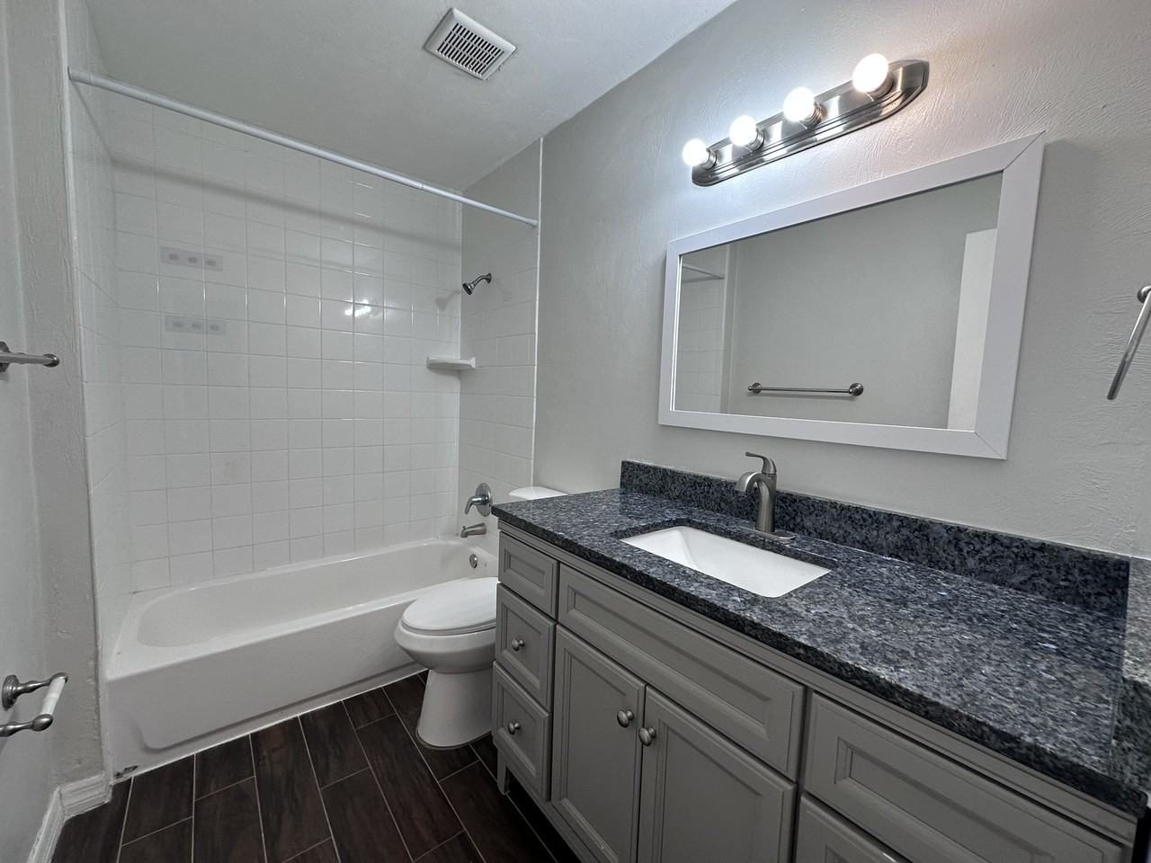 907 Royal Oak Ct - Photo 5 of 8