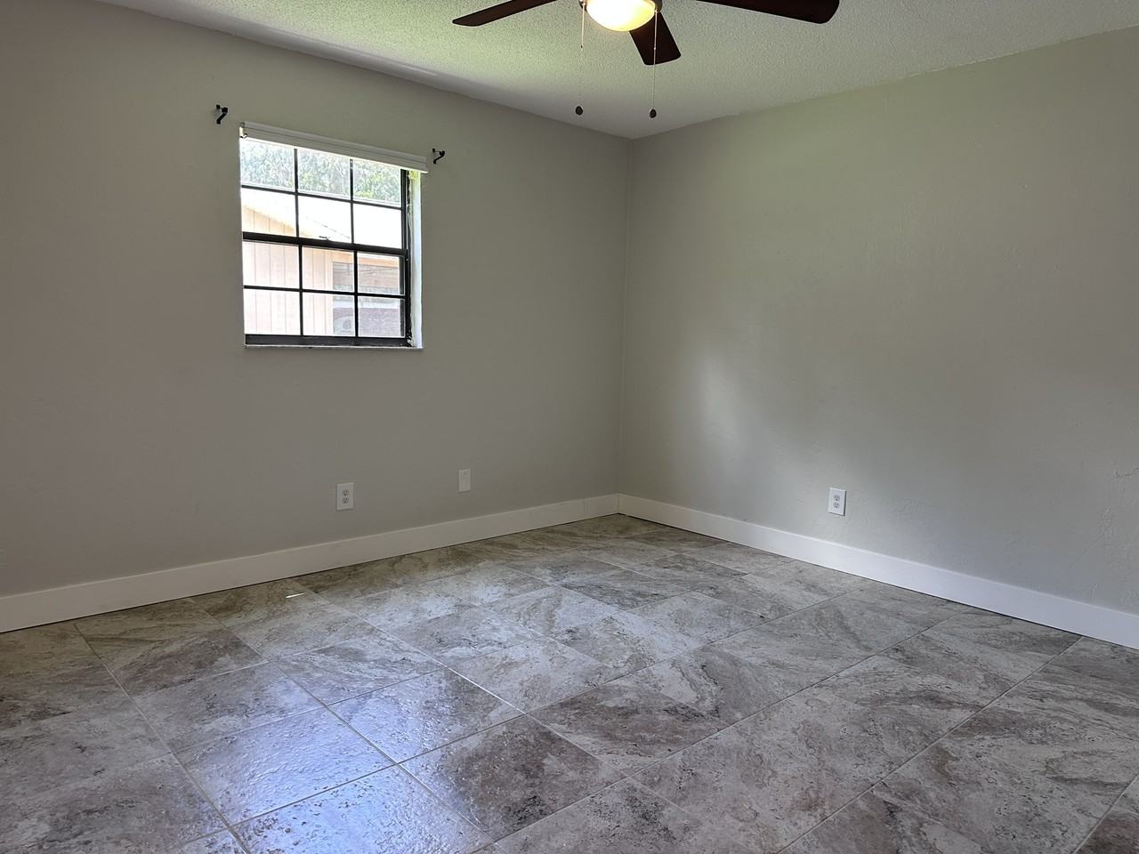 907 Royal Oak Ct - Photo 6 of 8