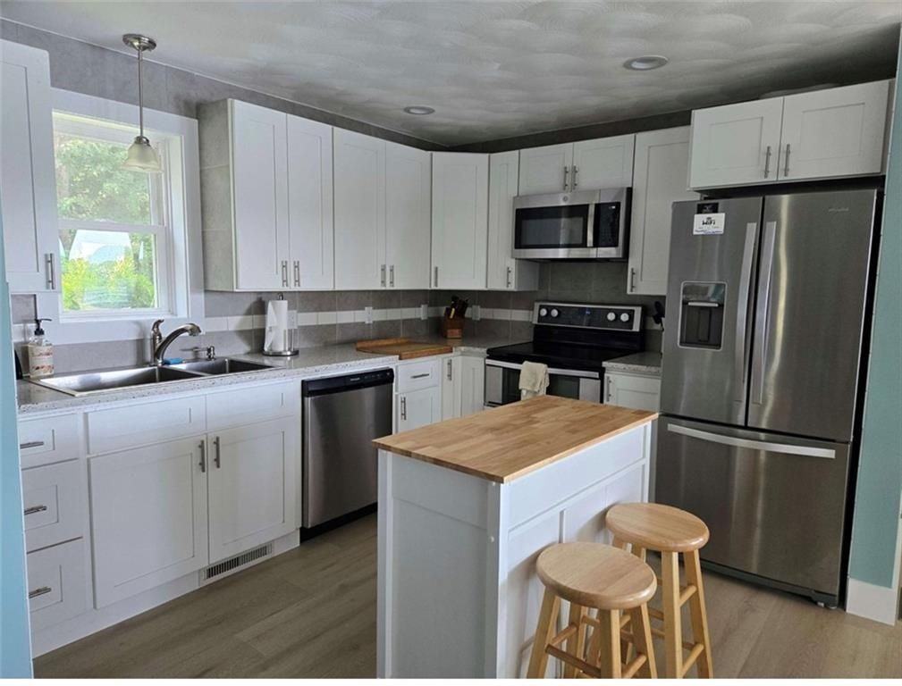 103 Arnolds Neck Dr - Photo 3 of 13
