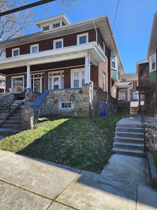 1322 Pike St - Photo 2 of 12