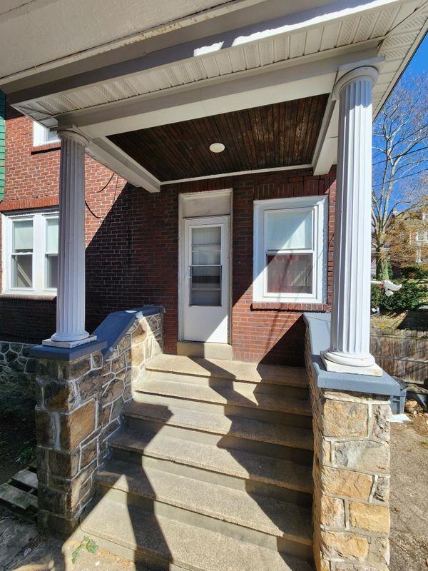 1322 Pike St - Photo 3 of 12