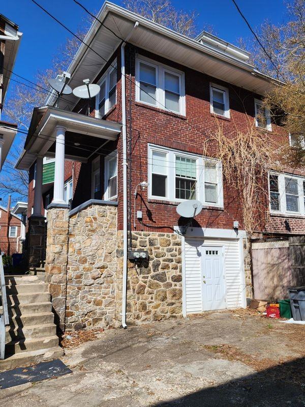 1322 Pike St - Photo 4 of 12