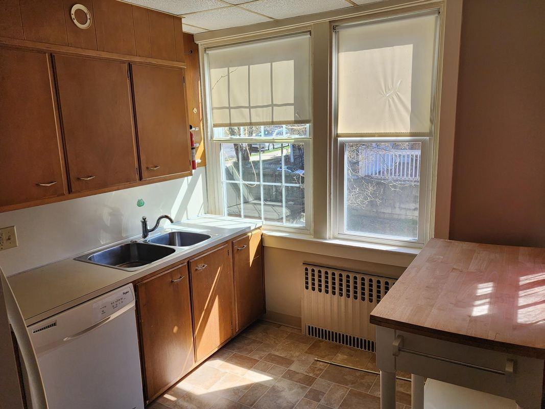 1322 Pike St - Photo 5 of 12