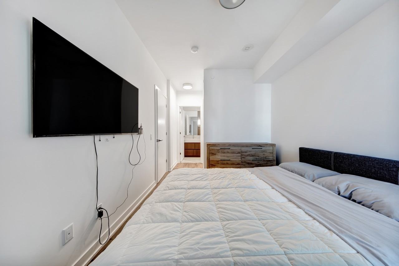 435 Wellington Street West #1205 - Photo 4 of 19