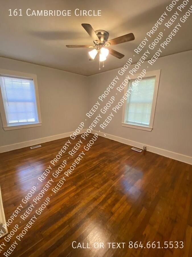 161 Cambridge Cir - Photo 3 of 9