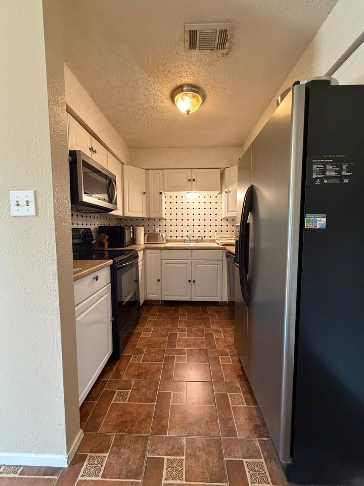 801 Ranch Rd #B - Photo 4 of 10