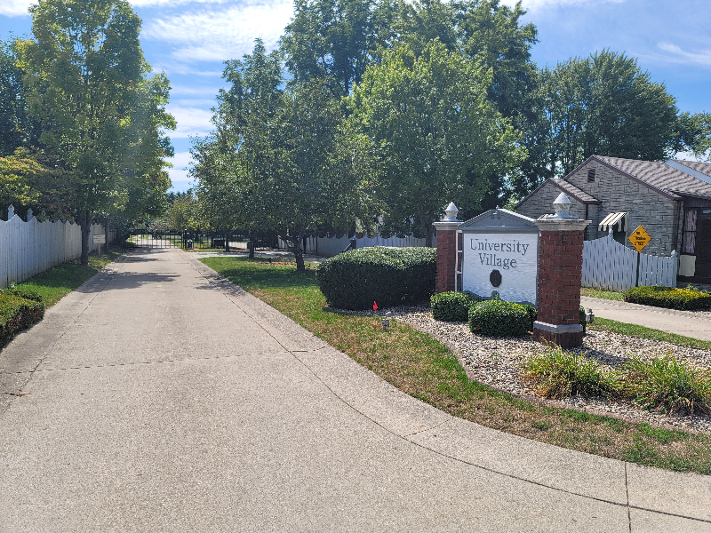 606 Ravens Lake Dr - Photo 2 of 17