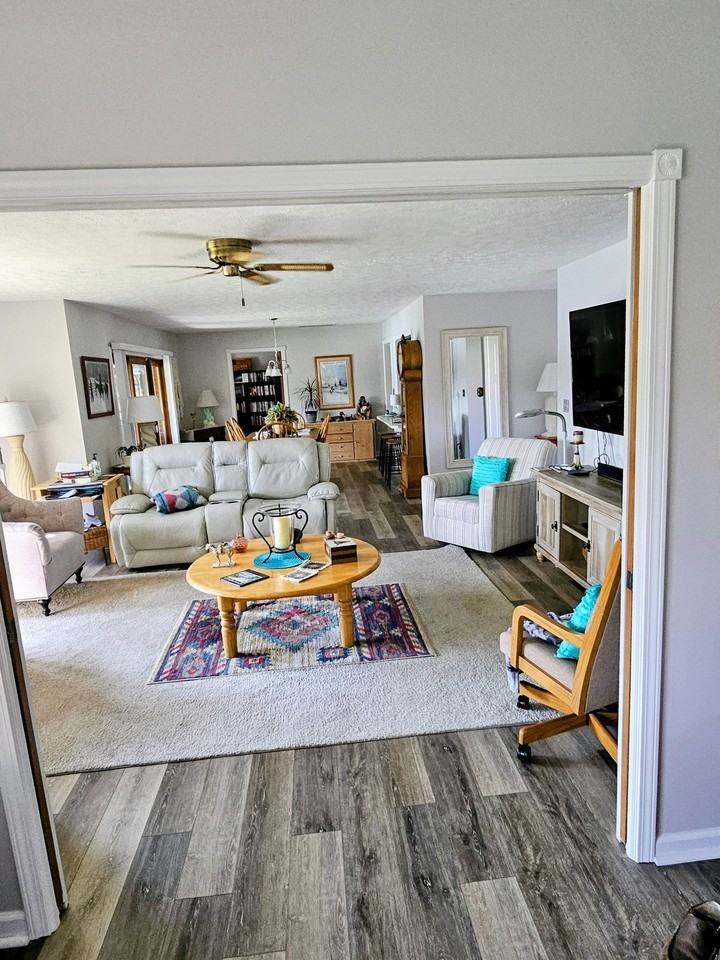 606 Ravens Lake Dr - Photo 4 of 17