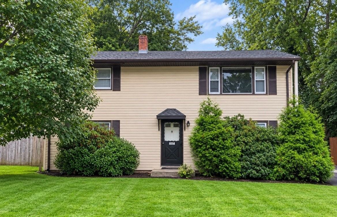 107 Crescent Dr
