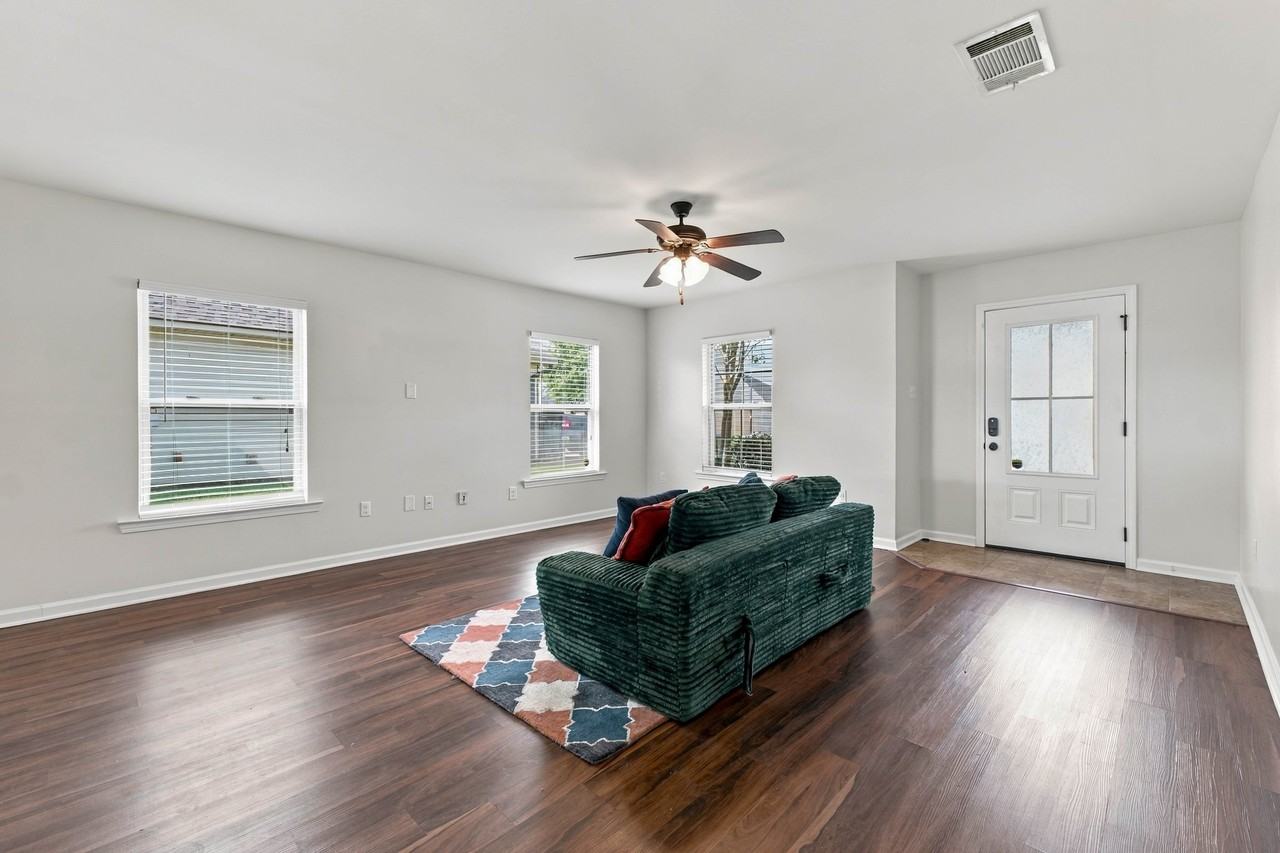 15592 Magicstone Dr - Photo 4 of 15