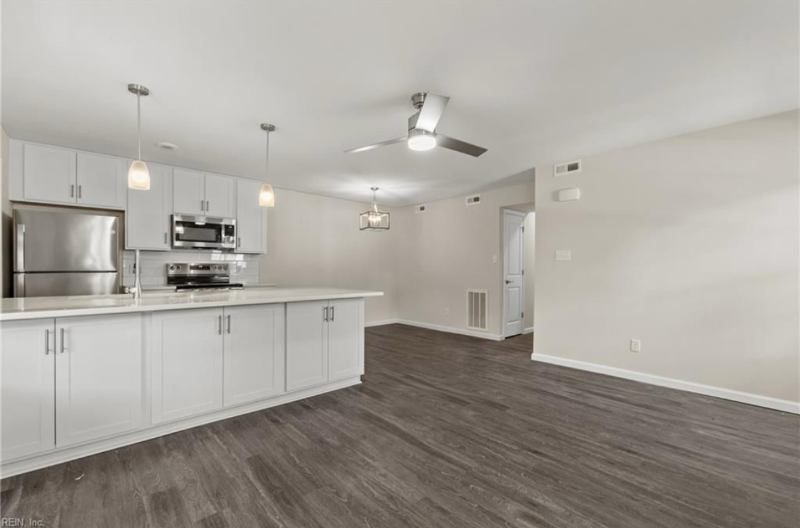 501 Pier Ct - Photo 2 of 21