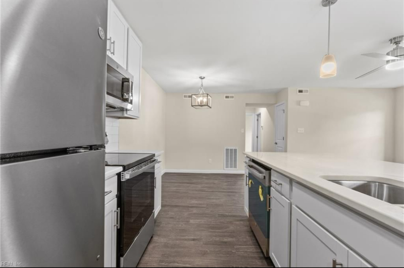 501 Pier Ct - Photo 4 of 21