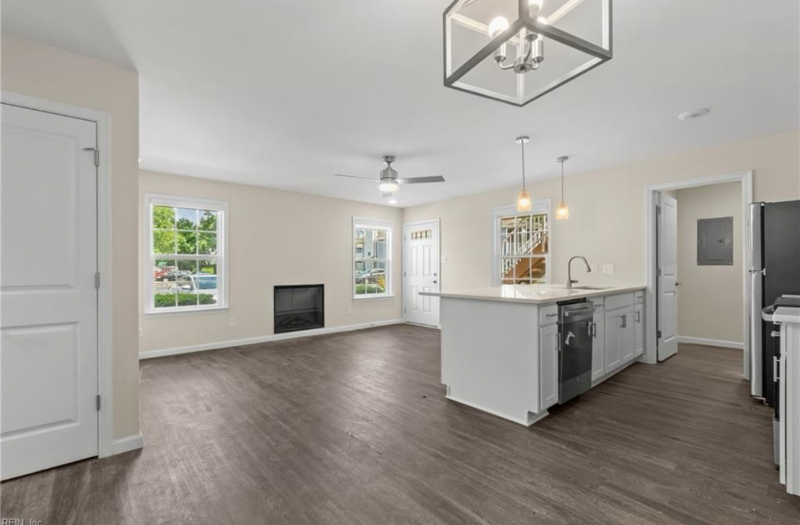 501 Pier Ct - Photo 5 of 21