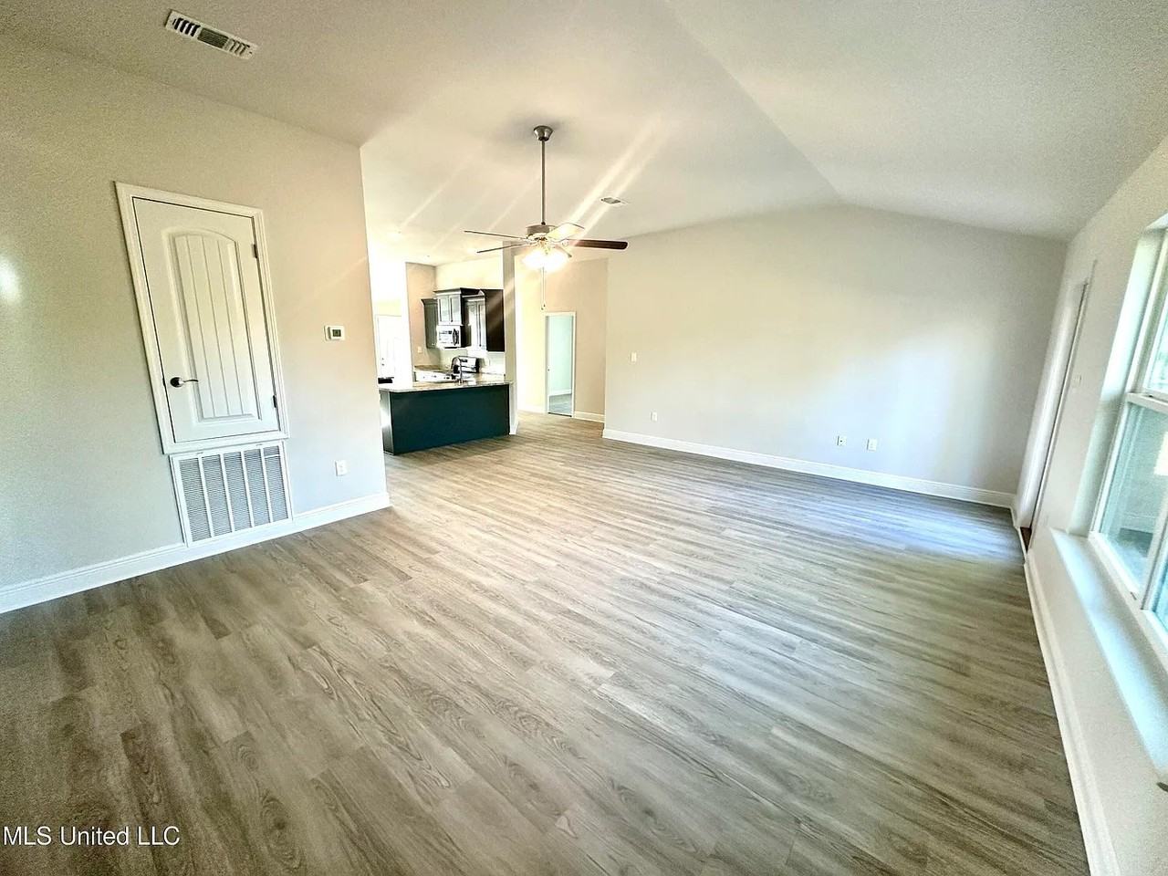 13924 Ruby Ln - Photo 2 of 16