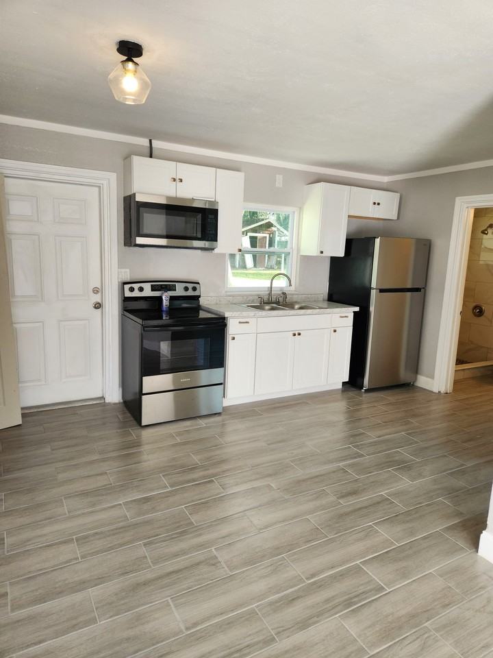 1104 W Hall St #1110 - Photo 2 of 5