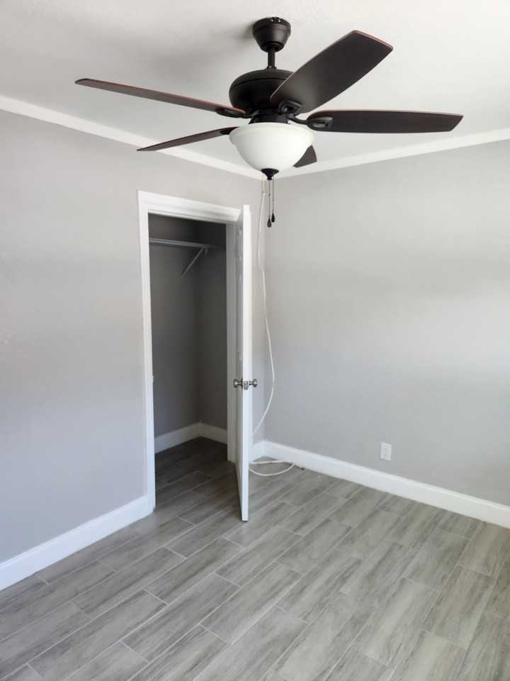 1104 W Hall St #1110 - Photo 3 of 5