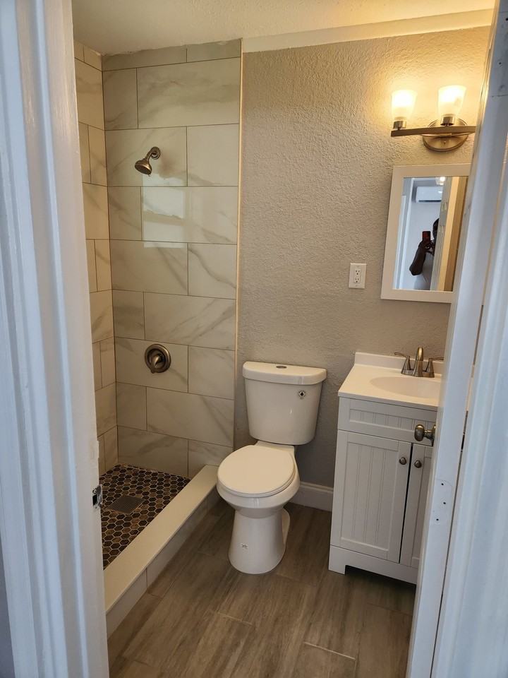 1104 W Hall St #1110 - Photo 4 of 5