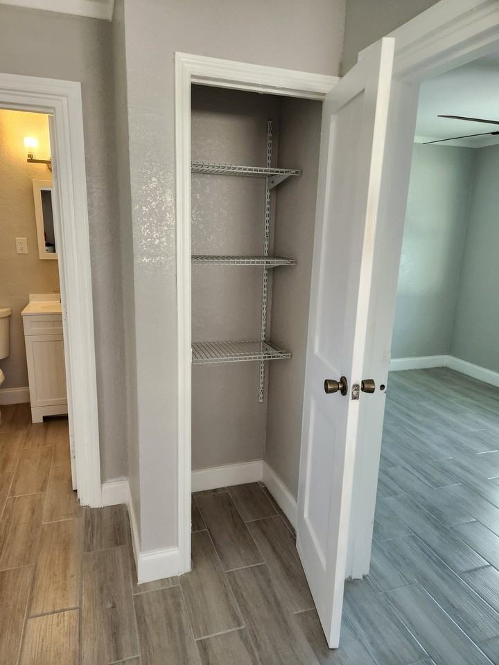 1104 W Hall St #1110 - Photo 5 of 5
