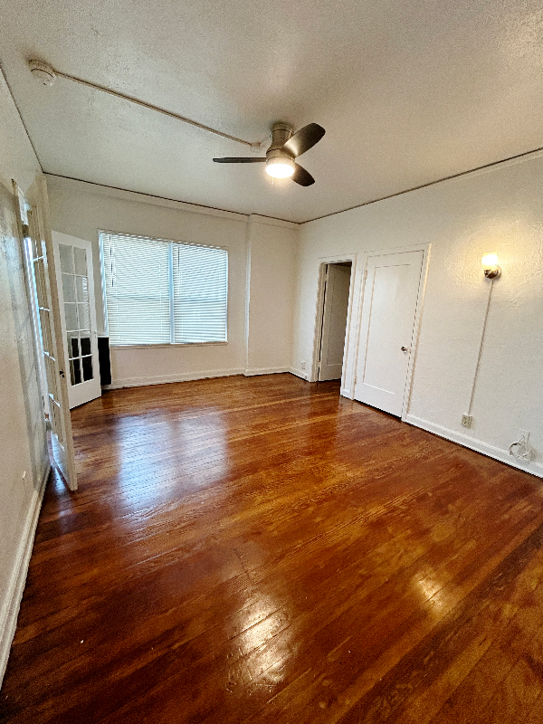 1523 N Mccadden Pl #320 - Photo 2 of 18