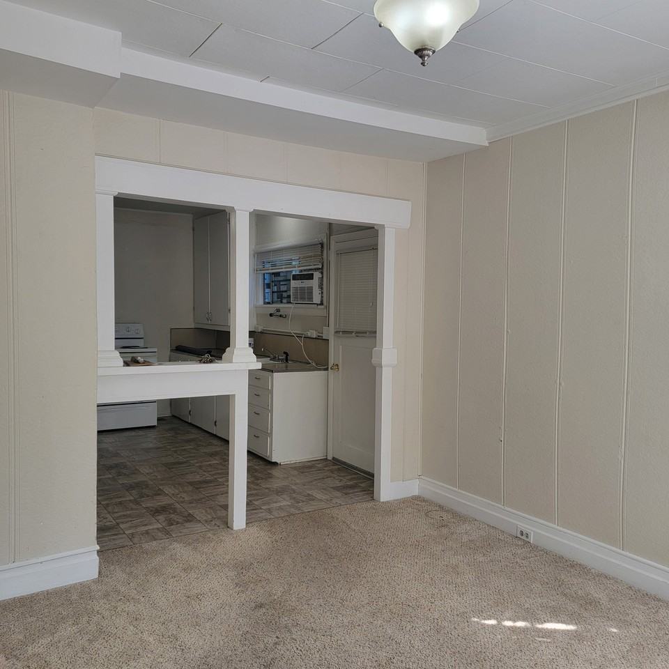 341 Se Rose St #1 - Photo 3 of 8