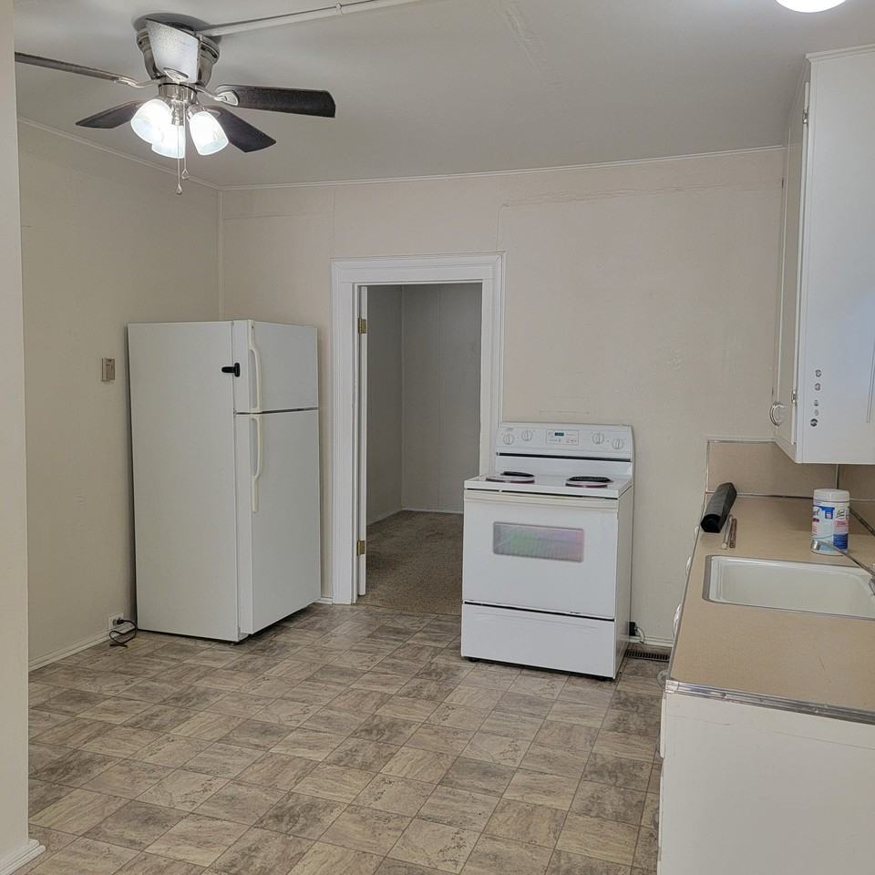 341 Se Rose St #1 - Photo 5 of 8