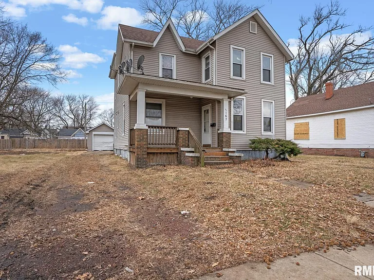 1167 N 4th St #1 - Photo 2 of 3