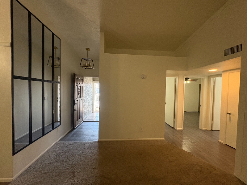 702 N 1st St - Photo 4 of 20