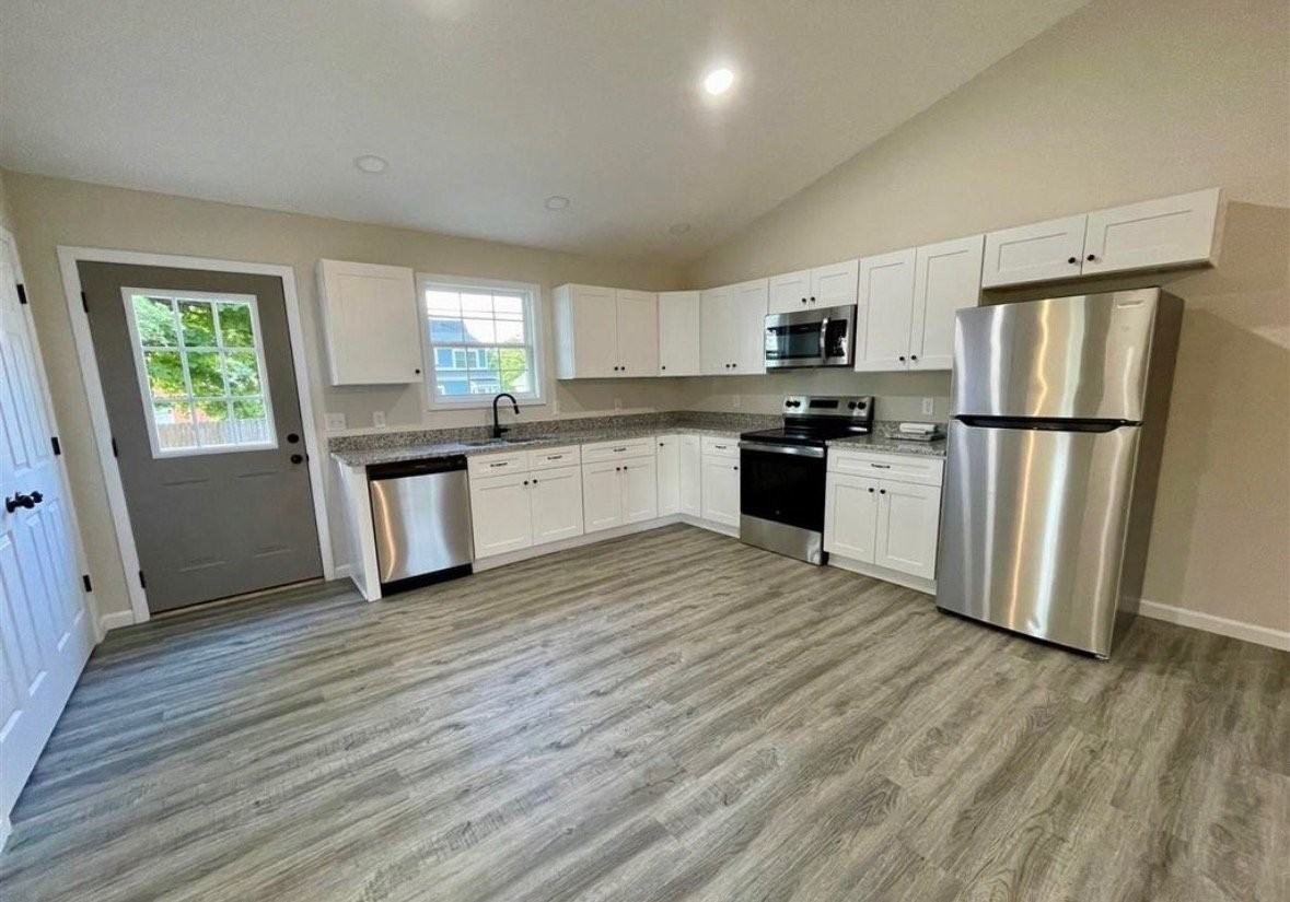 200 S Underwood St #B - Photo 4 of 9