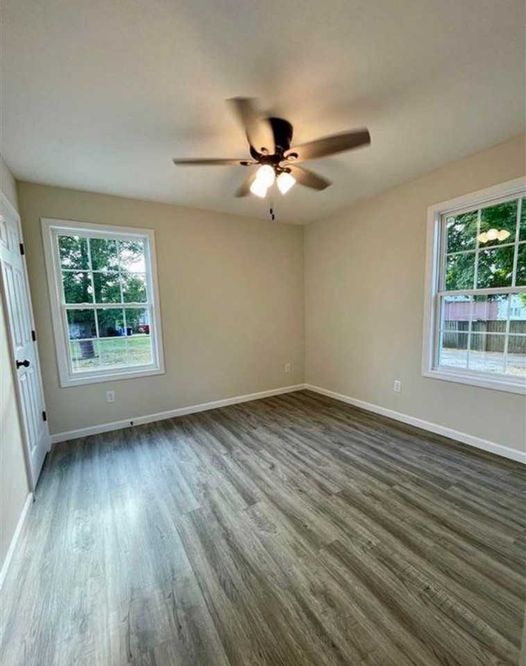 200 S Underwood St #B - Photo 7 of 9