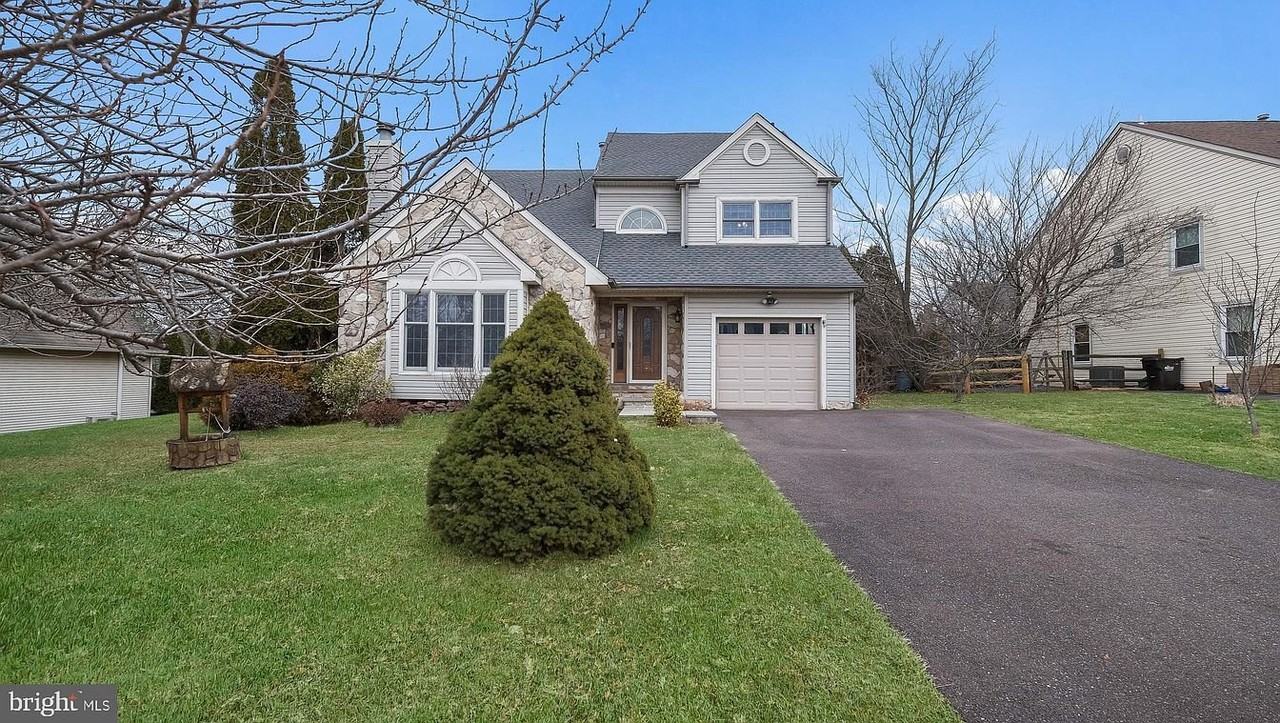 208 Forge Rd - Photo 2 of 35