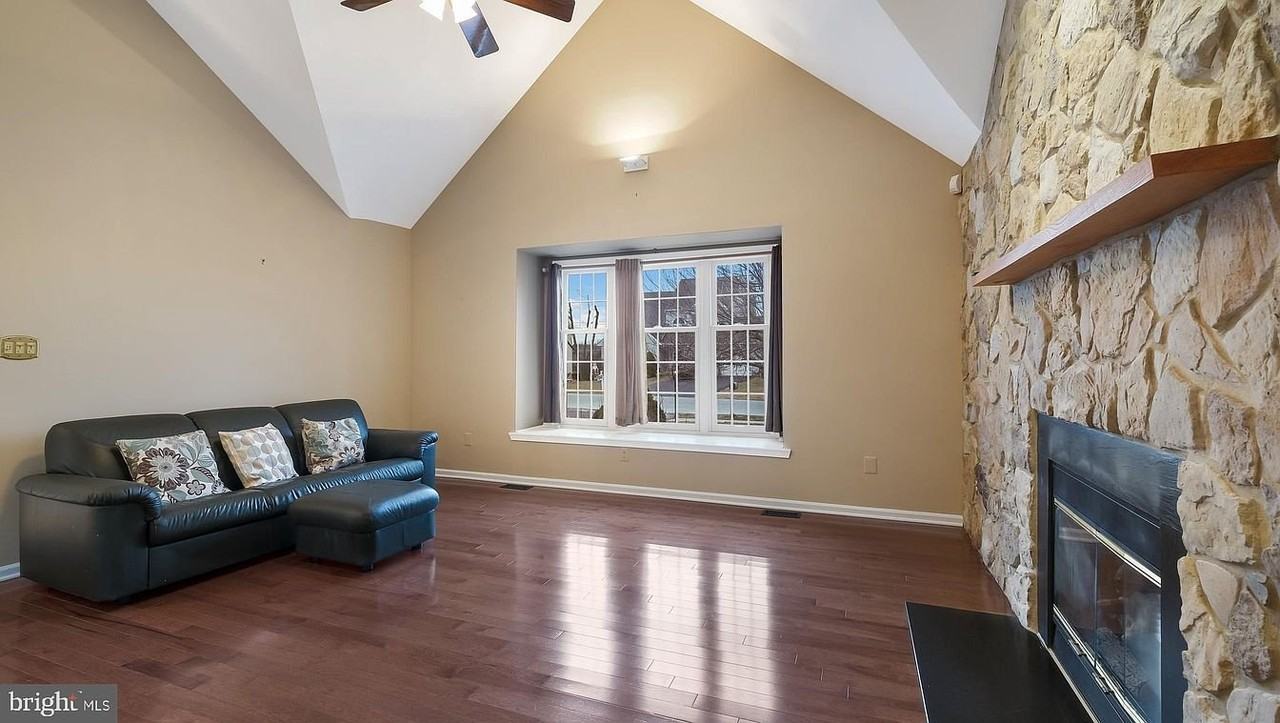 208 Forge Rd - Photo 6 of 35