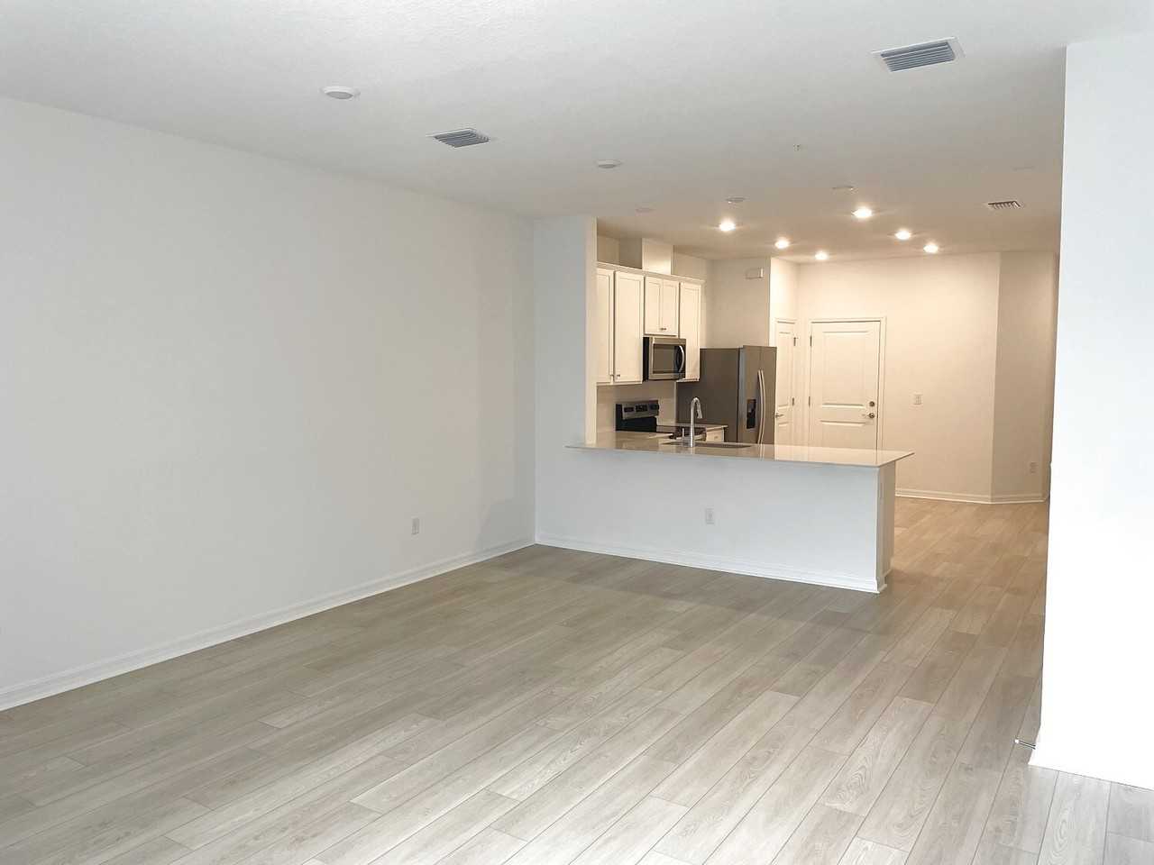4421 Jetty Ln Ne - Photo 5 of 12
