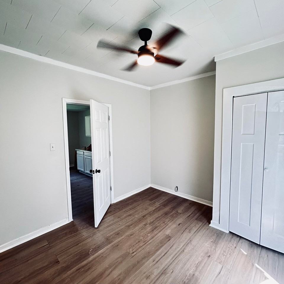 1021 Old Charlotte Rd - Photo 6 of 8