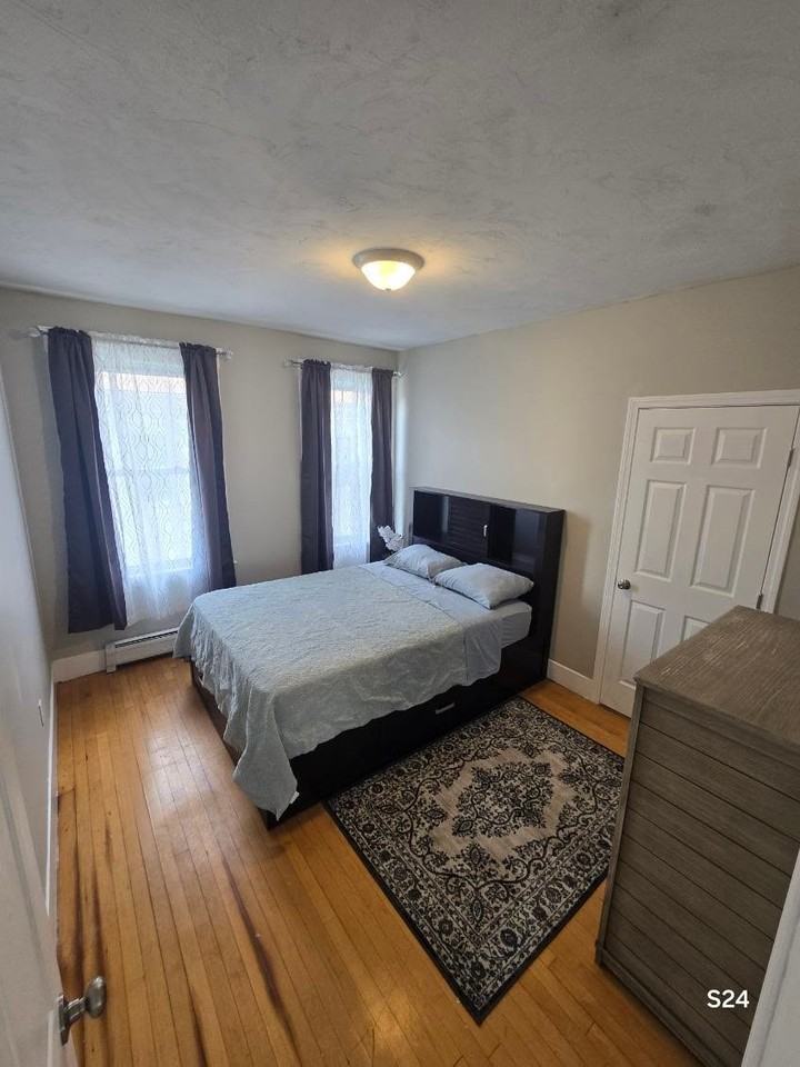 24 Suffield St #3 - Photo 4 of 17