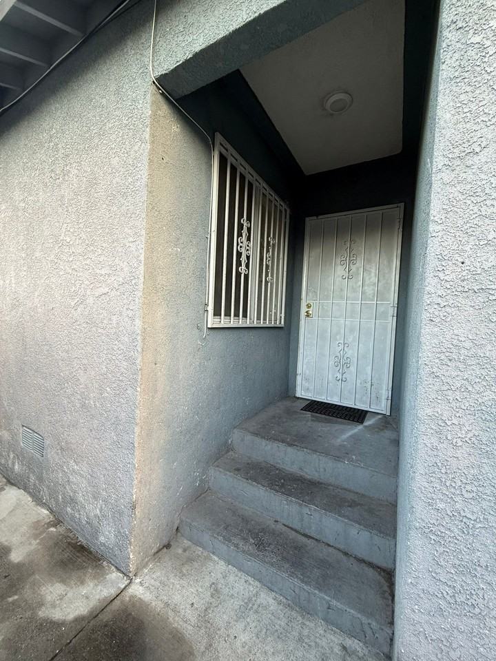 8416 Graham Ave - Photo 2 of 10