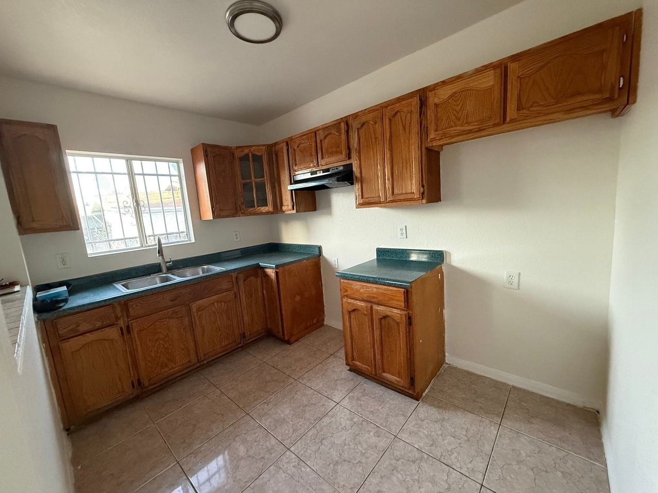 8416 Graham Ave - Photo 5 of 10