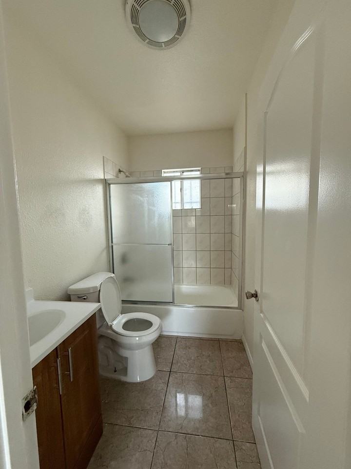 8416 Graham Ave - Photo 7 of 10
