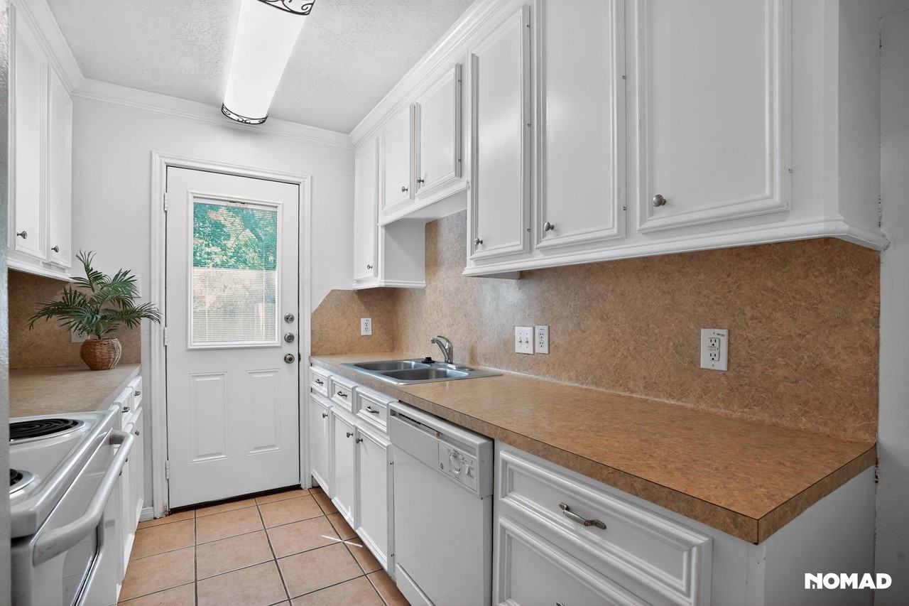 2410 Morning Glory Dr - Photo 5 of 19